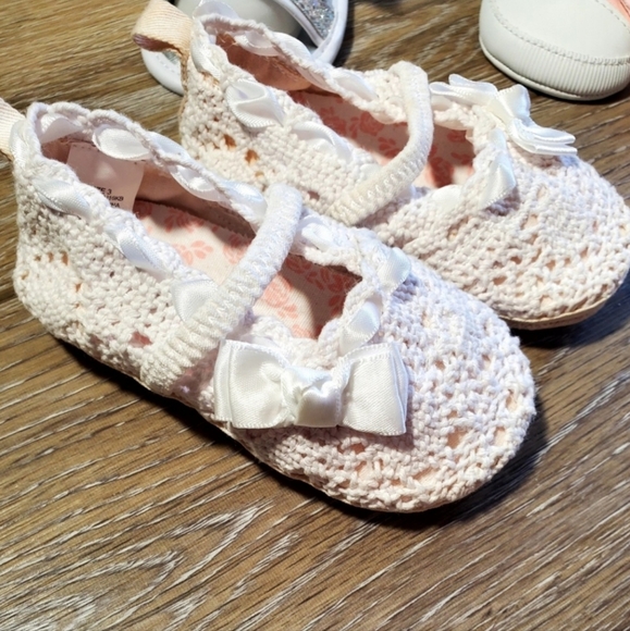 Elegant White (Bone) Crocheted Baby Shoes with Bow Size 2 - Picture 1 of 5
